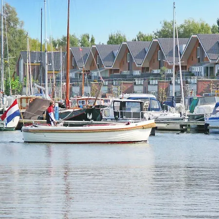 Botel Bob Ross