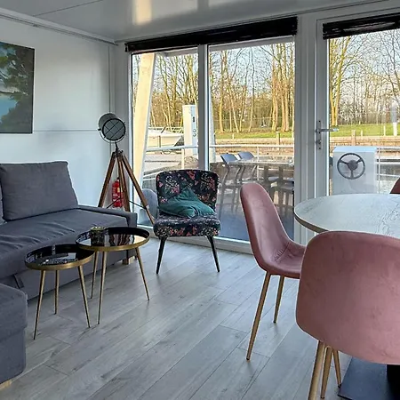 Bob Ross 보트호텔 4*